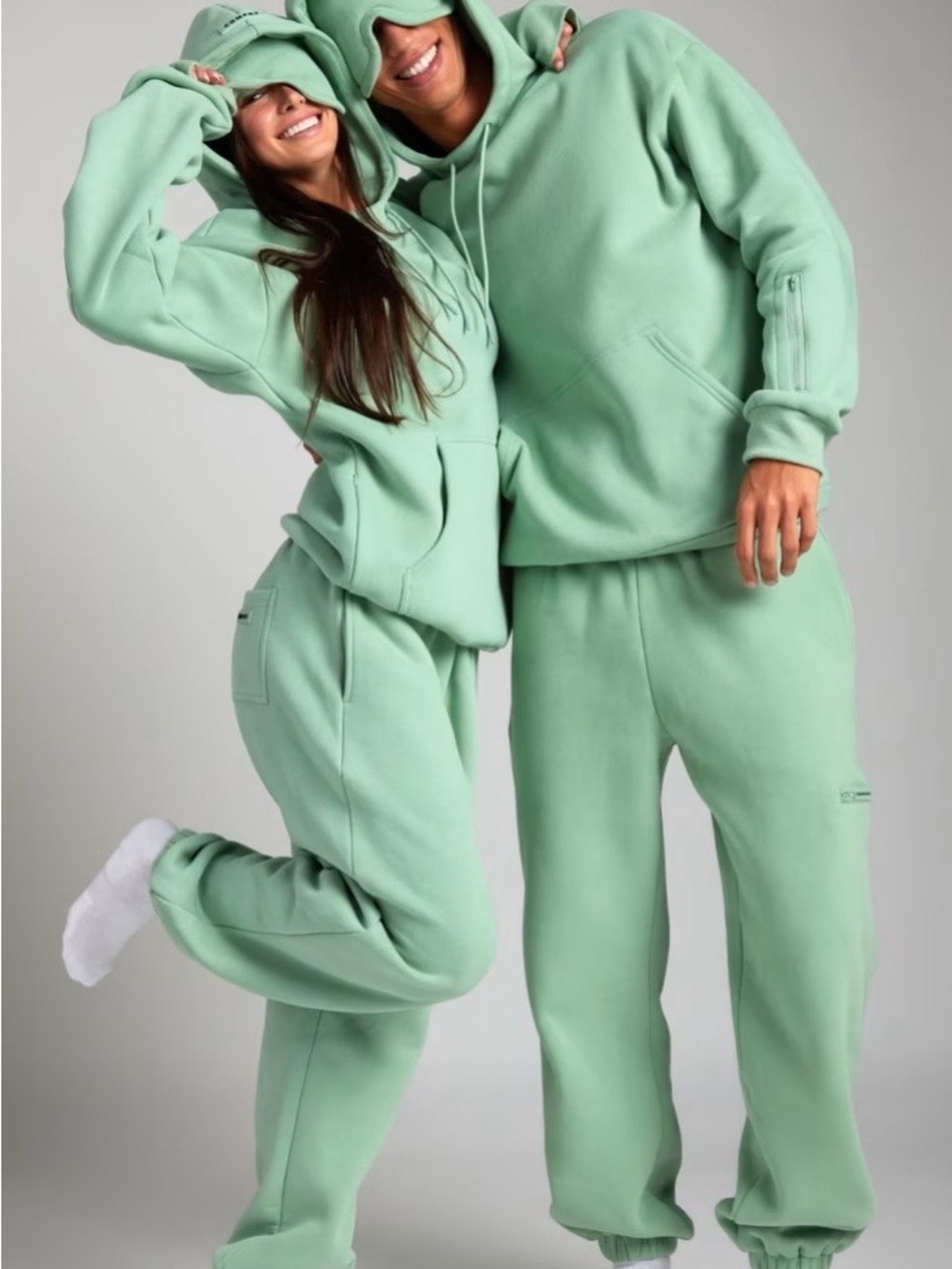 Comfrt travel hoodie and sweatpants set in Aloe